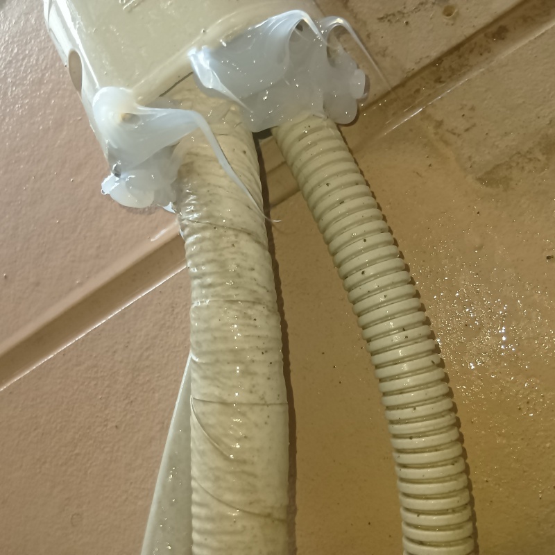 配管の導入部のすき間を封鎖