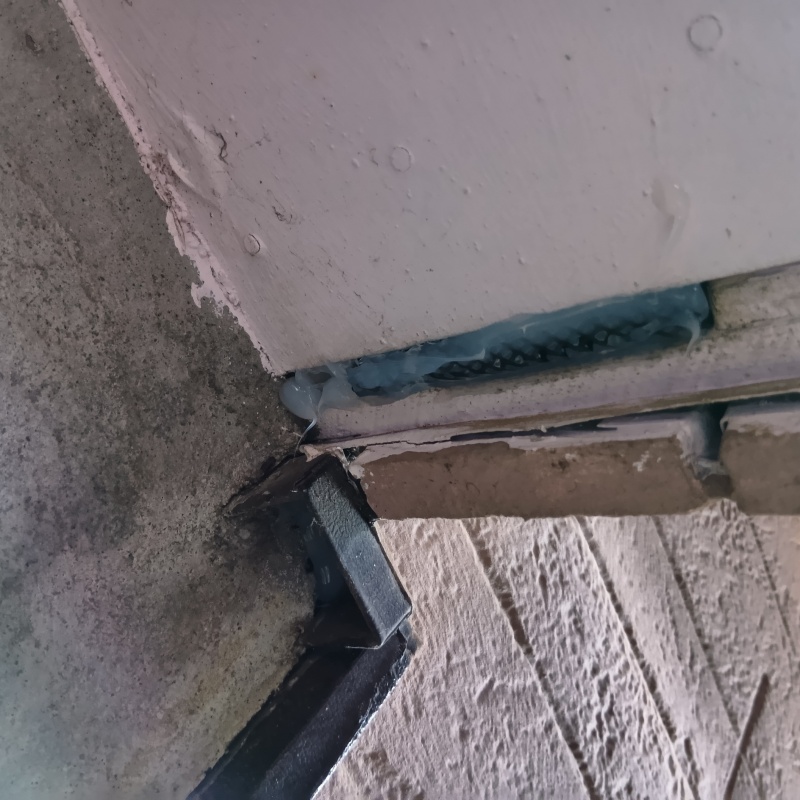 壁のすき間を封鎖