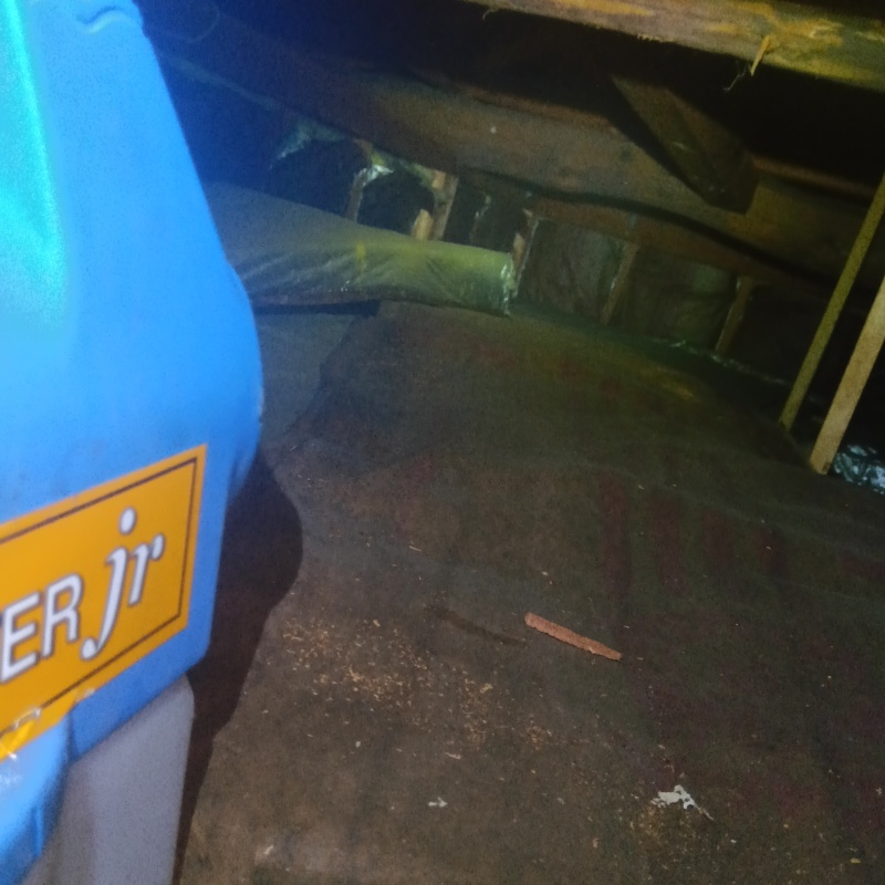 噴霧器で薬剤を散布