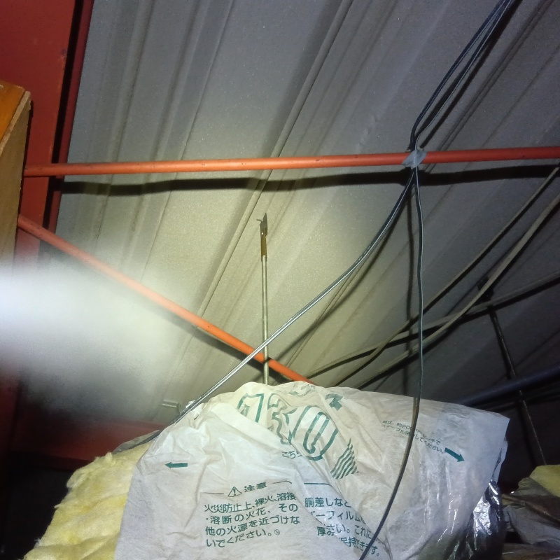 忌避スプレーを散布