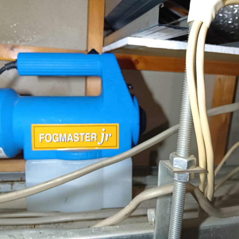 噴霧器で薬剤を散布