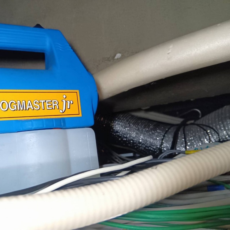 噴霧器で薬剤を散布