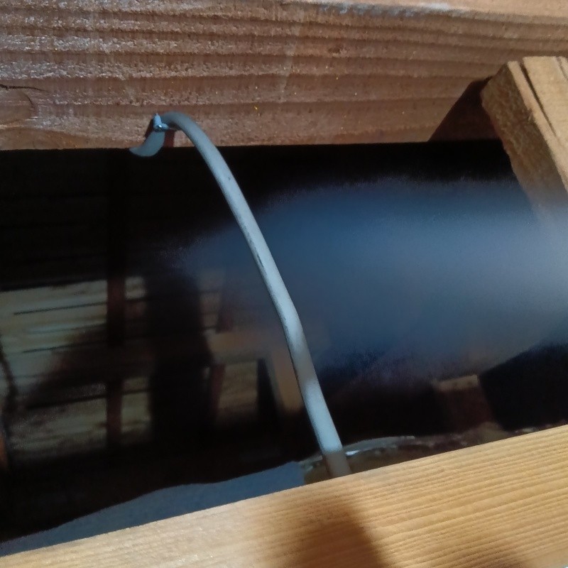 忌避スプレーを散布