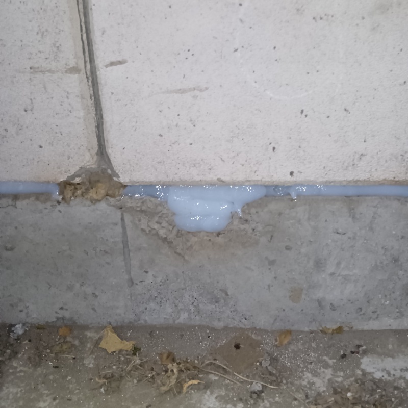 外壁と基礎部分のすき間を封鎖