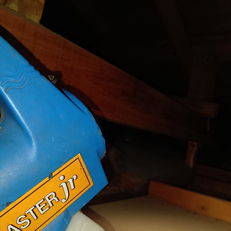 噴霧器で薬剤を散布