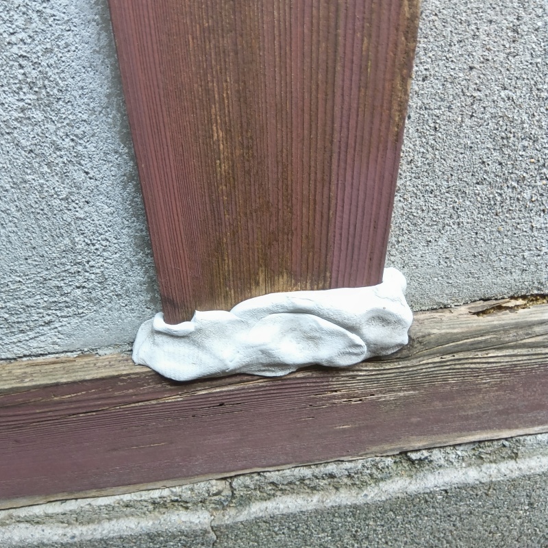 柱と基礎部分の接合部のすき間を封鎖