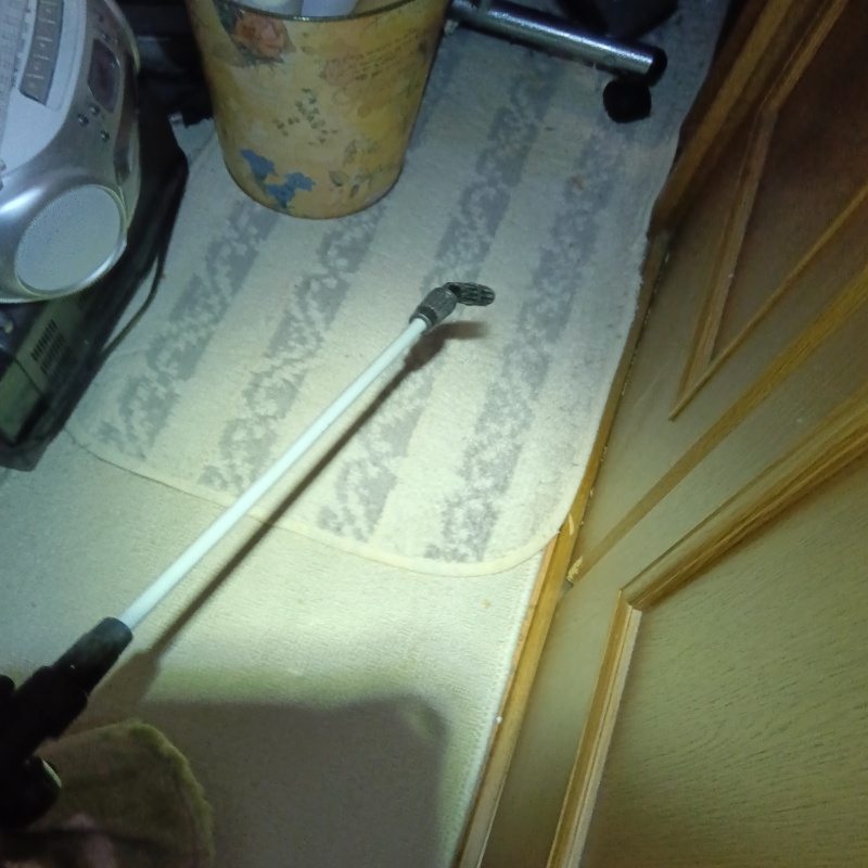 室内に除菌剤を散布