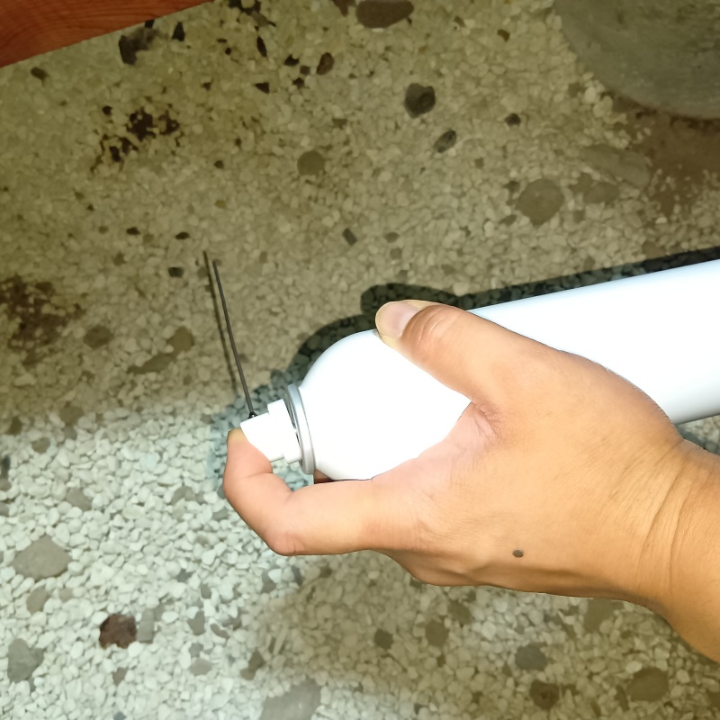 忌避スプレーを散布