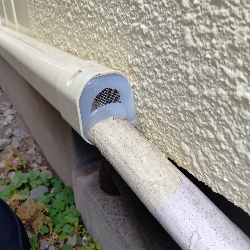 配管が通る穴のすき間を封鎖