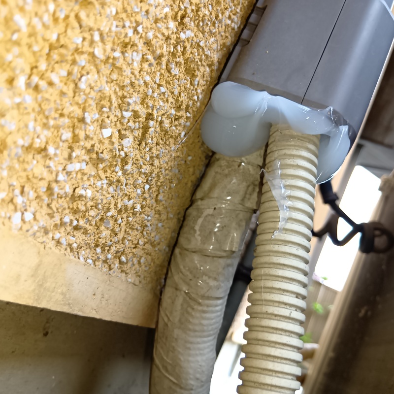 配管が通る穴のすき間を封鎖