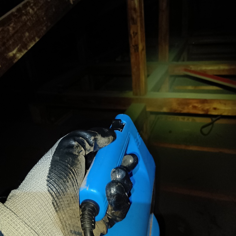 噴霧器で薬剤を散布