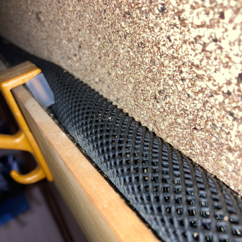 室内の壁のすき間を封鎖