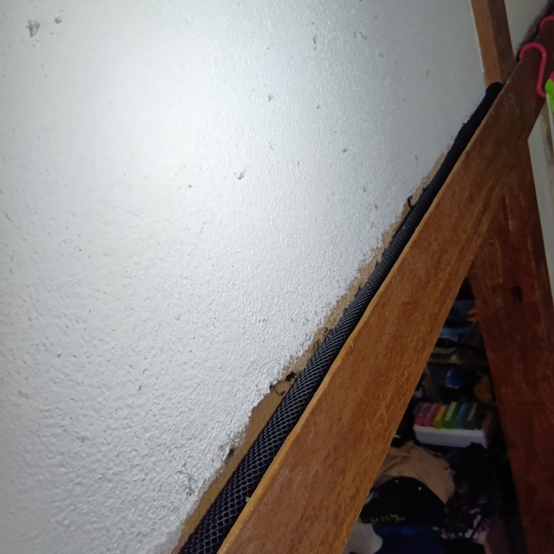 長押のすき間を封鎖