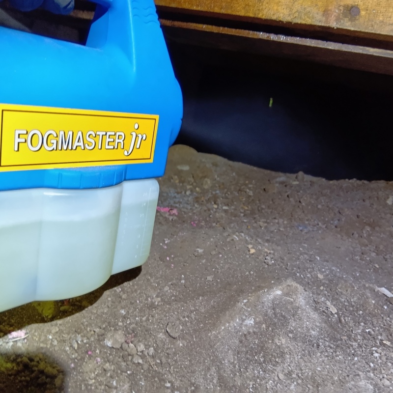 噴霧器で薬剤を散布