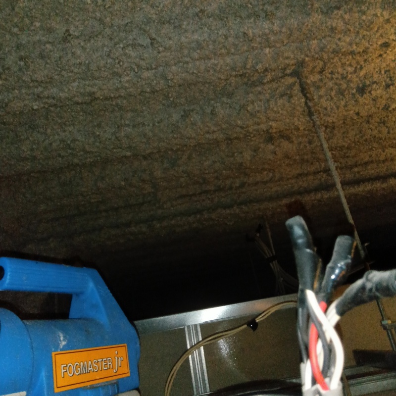 噴霧器で薬剤を散布