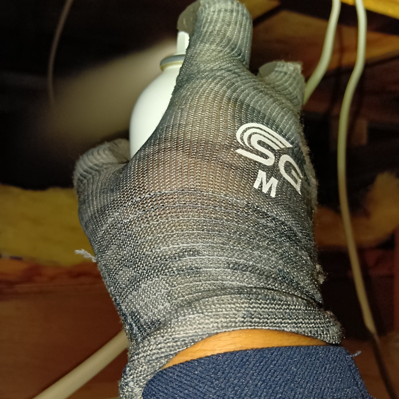 忌避スプレーを散布