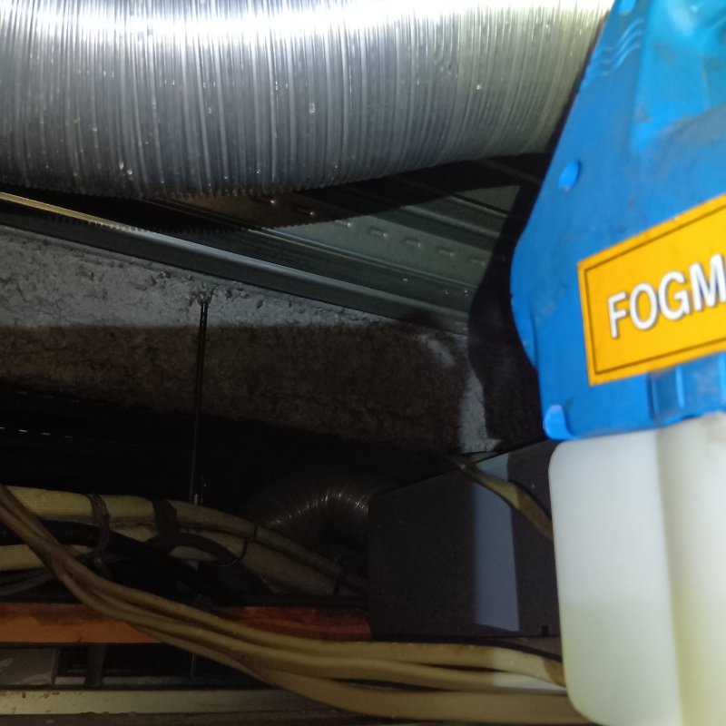 噴霧器で薬剤を散布