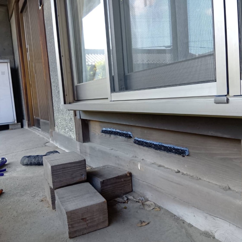 建物の基礎部分のすき間を封鎖