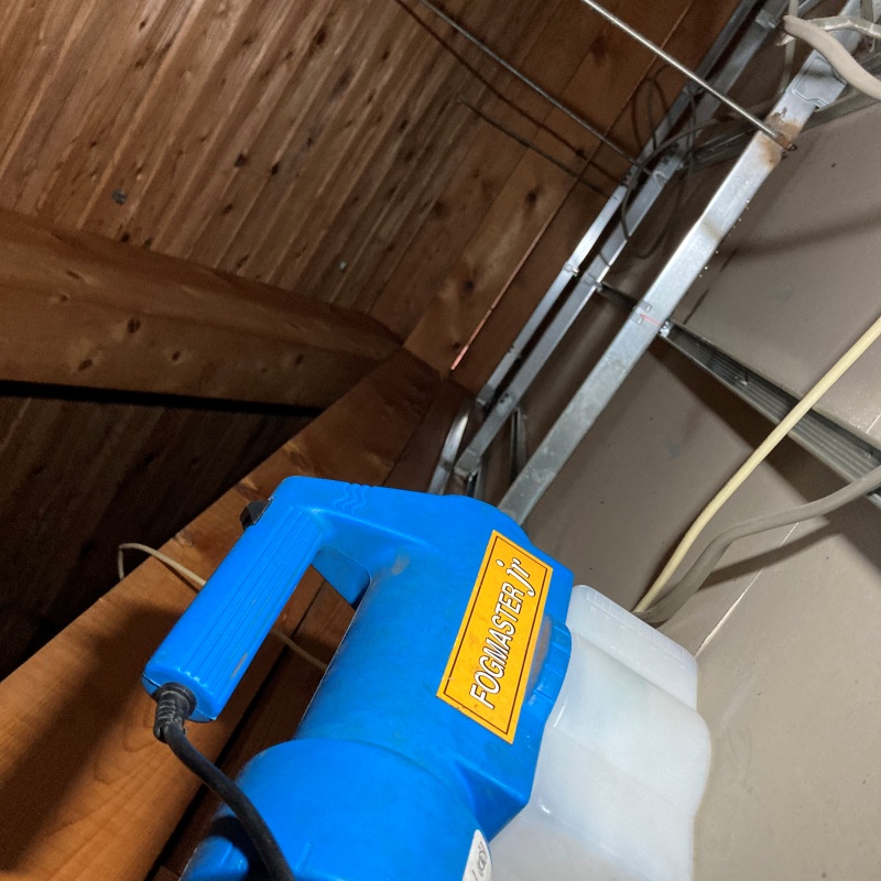 噴霧器で薬剤を散布