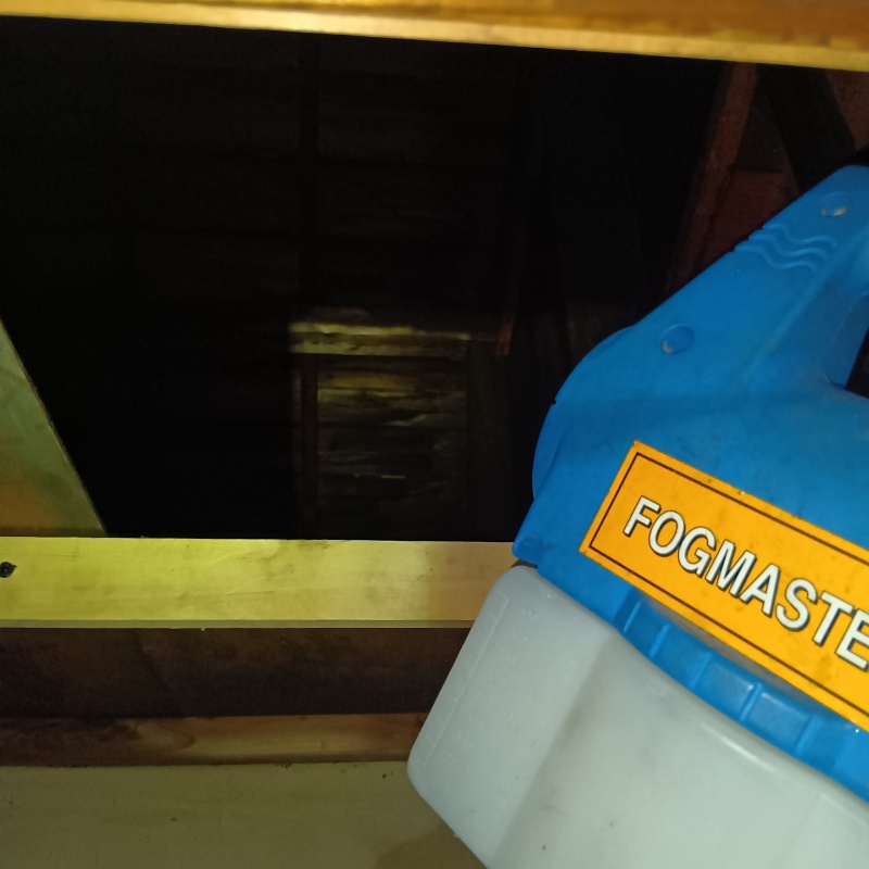 噴霧器で薬剤を散布