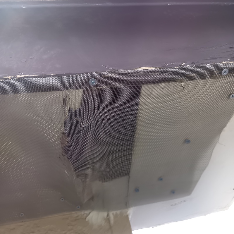 天井の穴を封鎖