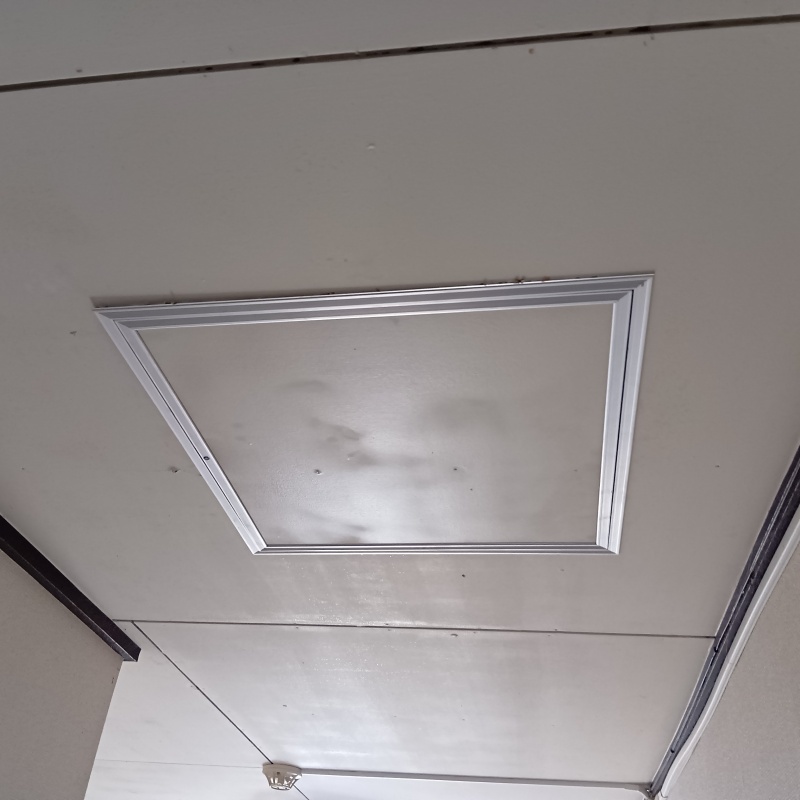 天井に点検口を作成