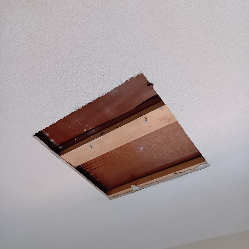 天井に新設した点検口