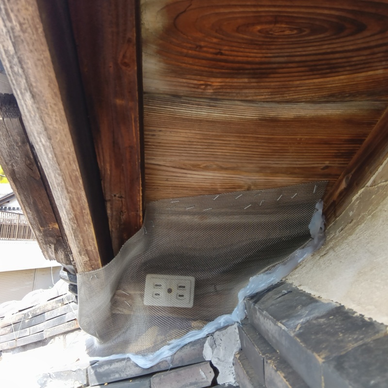 侵入口になっていた屋根の開口部