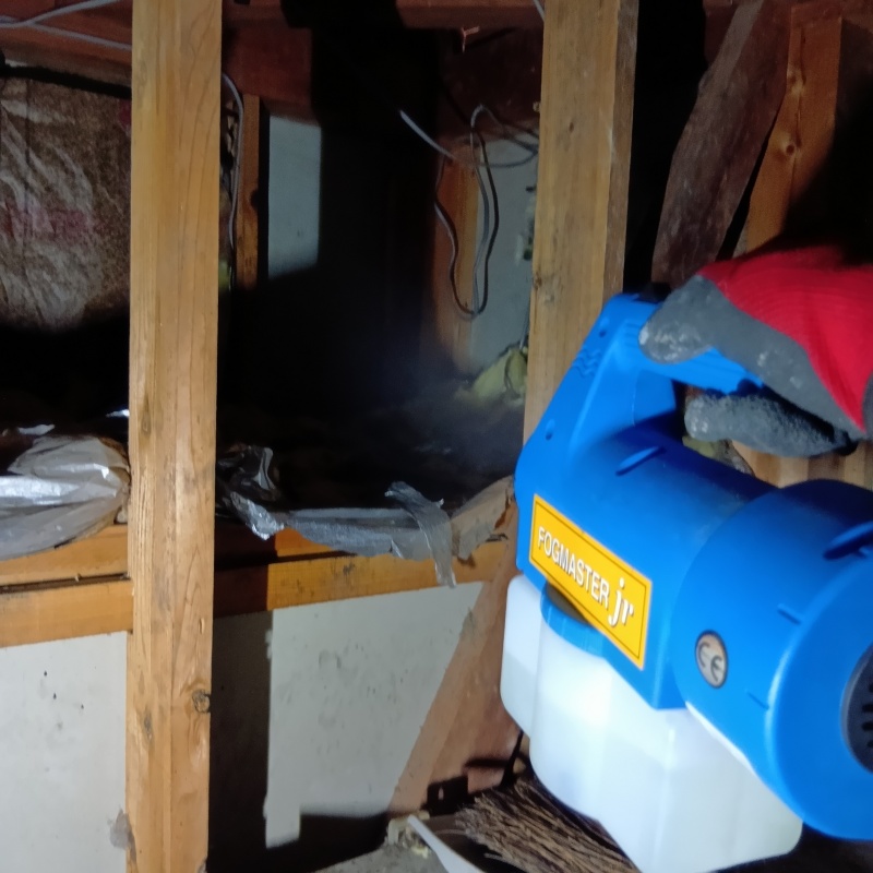 噴霧器で薬剤を散布