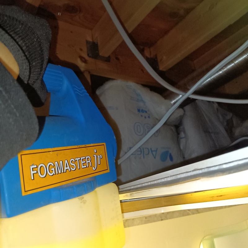 噴霧器で薬剤を散布