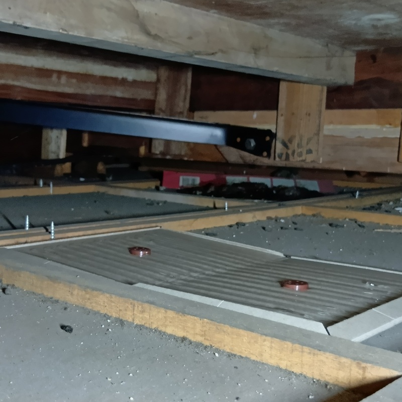 粘着シートを設置した様子