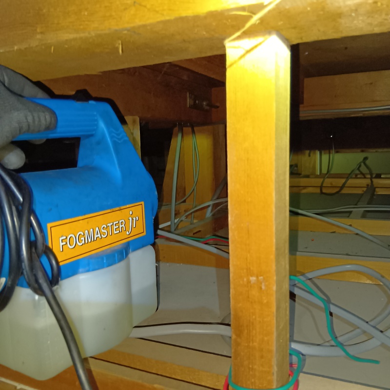 噴霧器で薬剤を散布