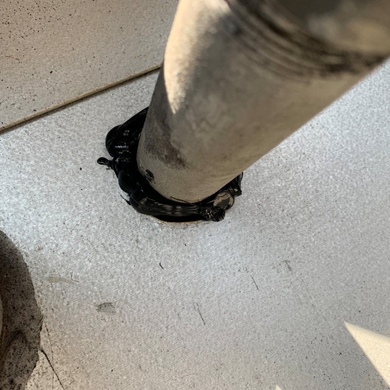 配管が通る穴のすき間を封鎖