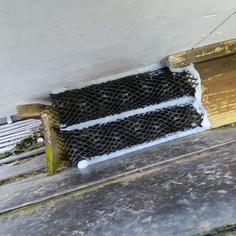 床下のすき間を封鎖