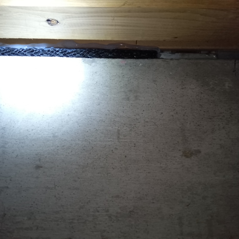 壁のすき間を封鎖