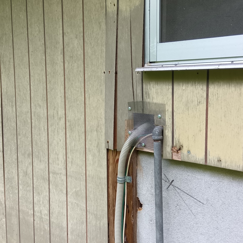 配管が通る穴のすき間を封鎖