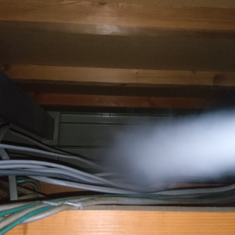 忌避スプレーを散布