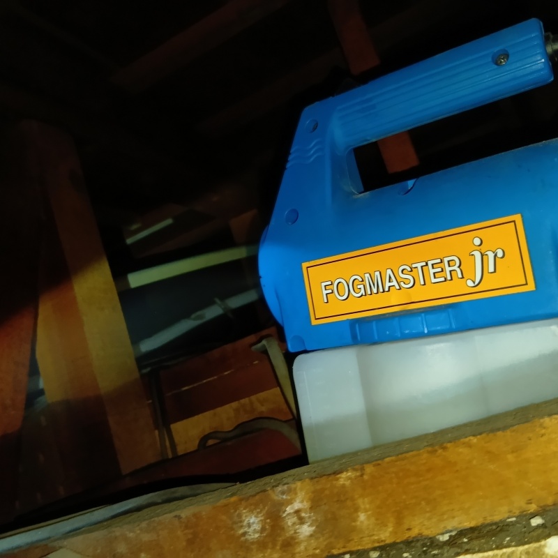 噴霧器で薬剤を散布