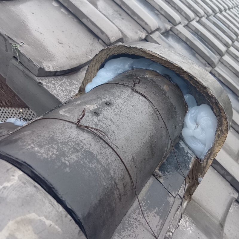 屋根のすき間を封鎖