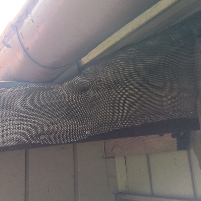 軒下の開口部を封鎖