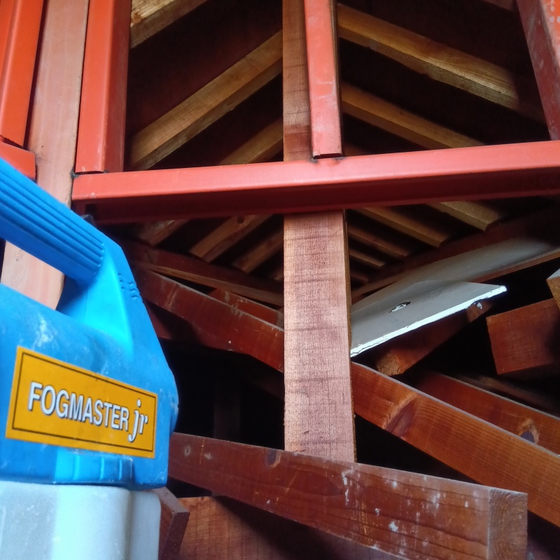 噴霧器で薬剤を散布