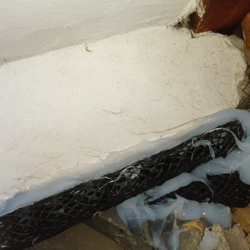 床下のすき間を封鎖