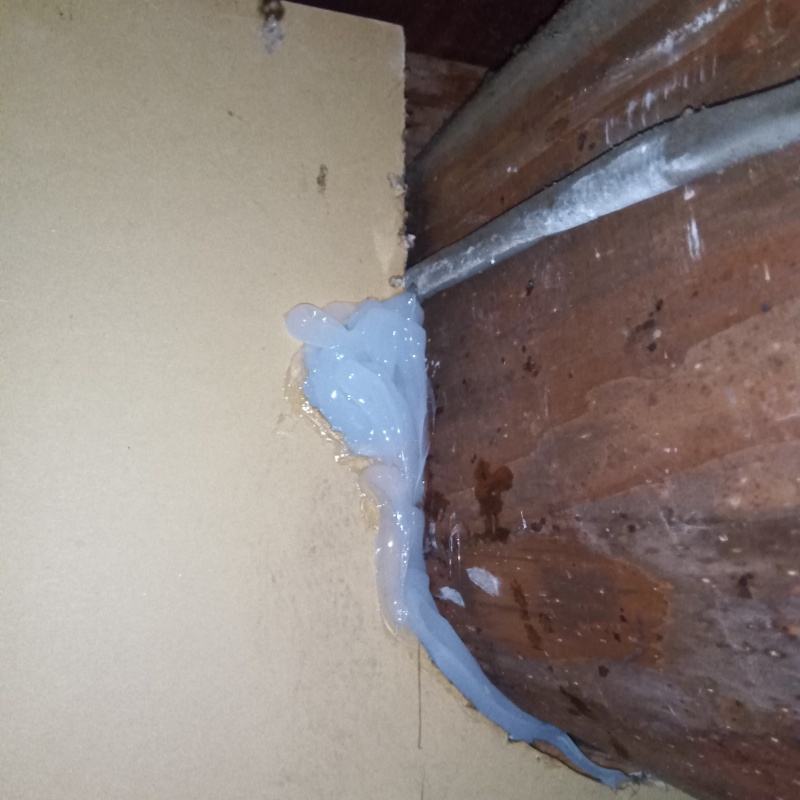 壁と梁のすき間を封鎖