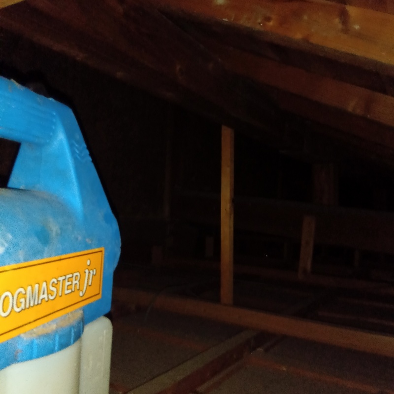 噴霧器で薬剤を散布