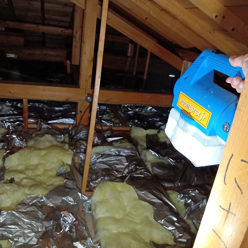 噴霧器で薬剤を散布