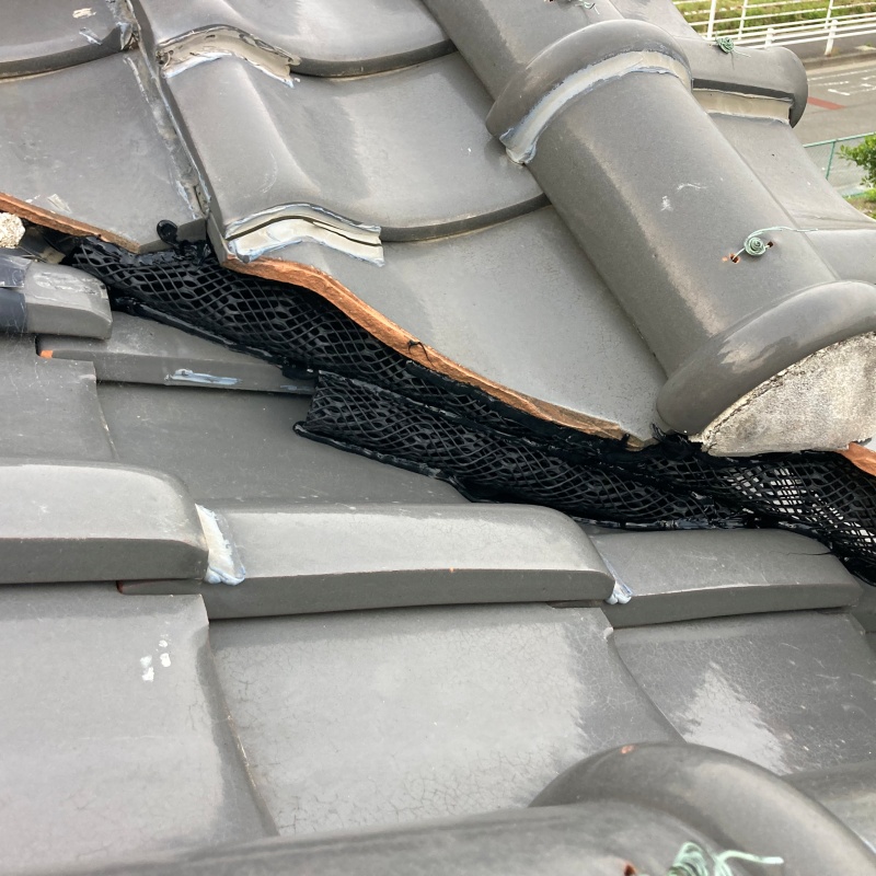 屋根のすき間を封鎖