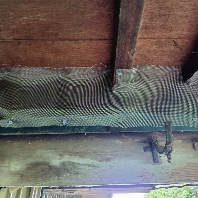 軒下の開口部を封鎖