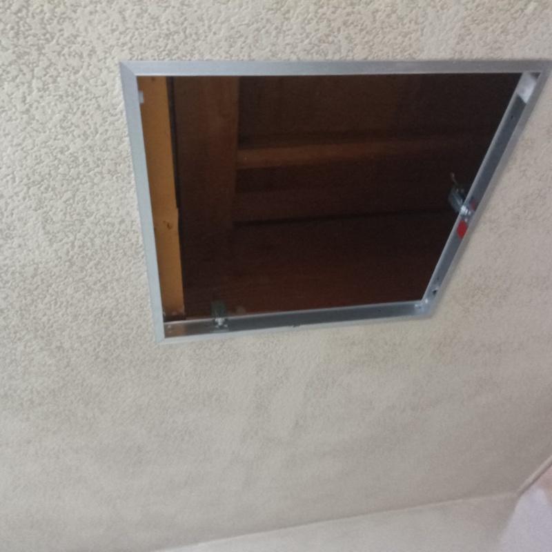 天井に新設した点検口