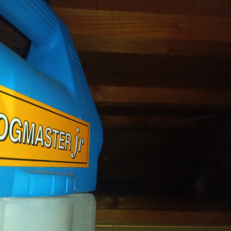 噴霧器で薬剤を散布