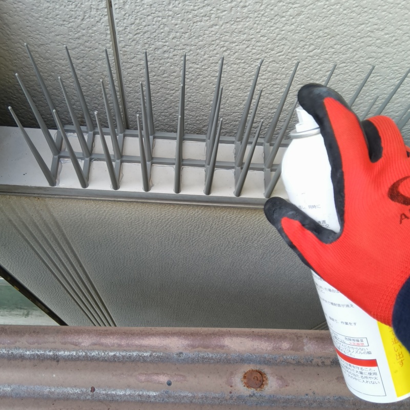 剣山のまわりに忌避スプレーを散布